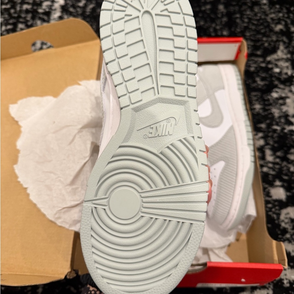 Nike dunk low in light silver corduroy size 8 women’s - Picture 6 of 9